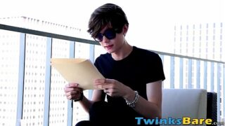 Horny hung twink Dakota White is back for more barebacking